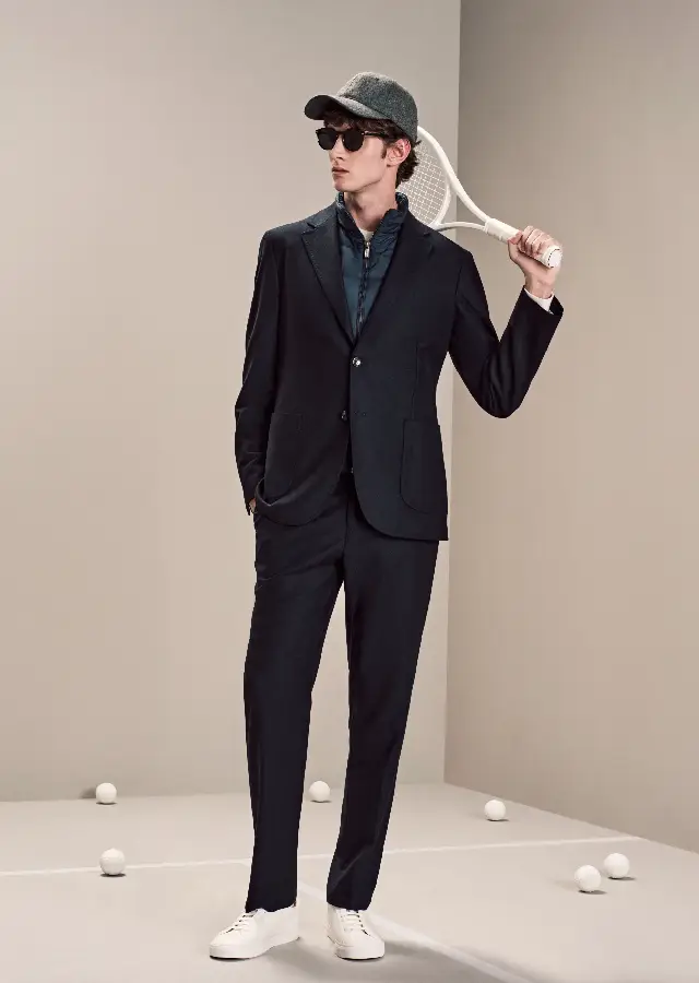 abito nero in lana per uomo
