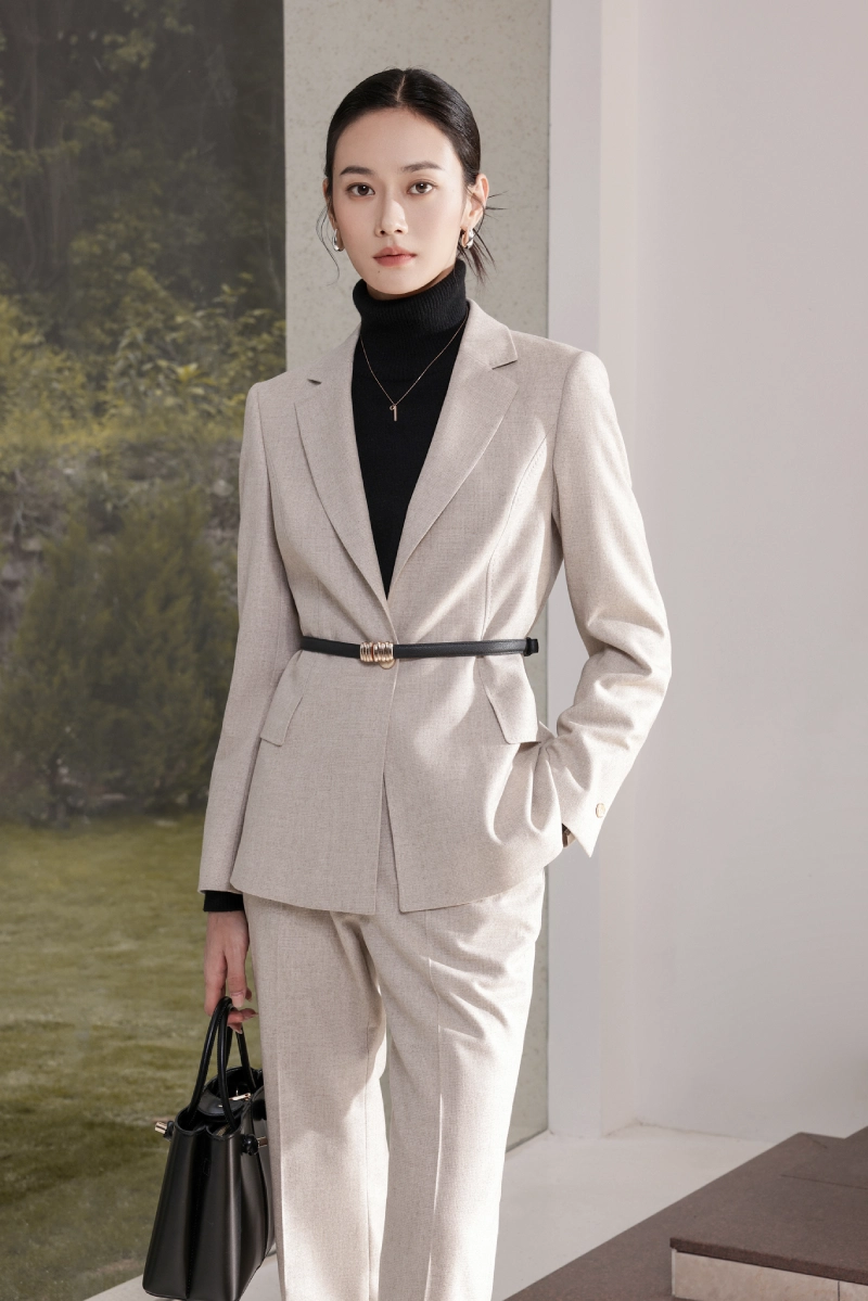abito da donna in lana color cachi